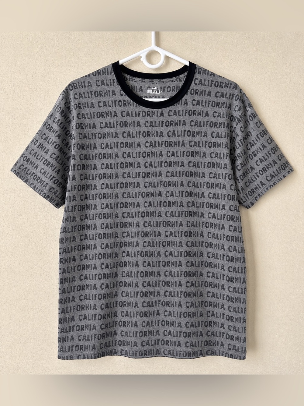 Hollister California All Over Print Gray Ringer Tee Men’s XL